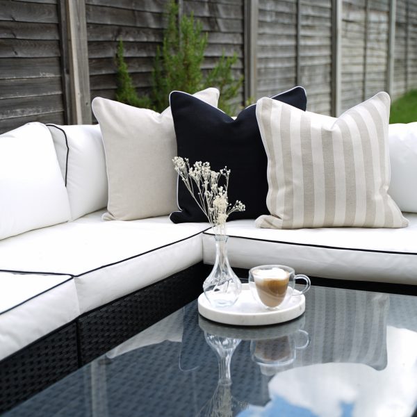 Linen cushions in the garden